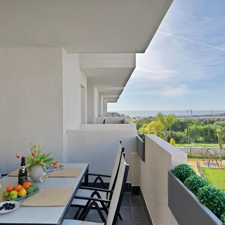 Riviera Modern 2br W Sunny Balcony And Pools