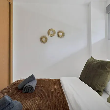 Apartmán Riviera Modern 2br W Sunny Balcony And Pools *