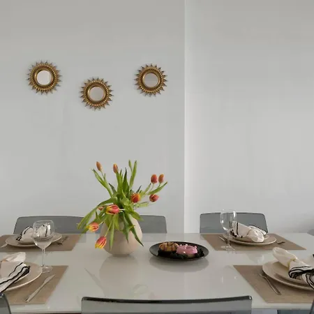 Apartmán Riviera Modern 2br W Sunny Balcony And Pools *